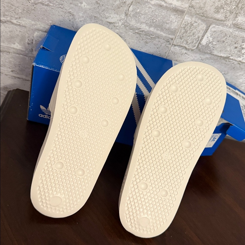 Adidas Off-White Slides - Picture 3 of 4